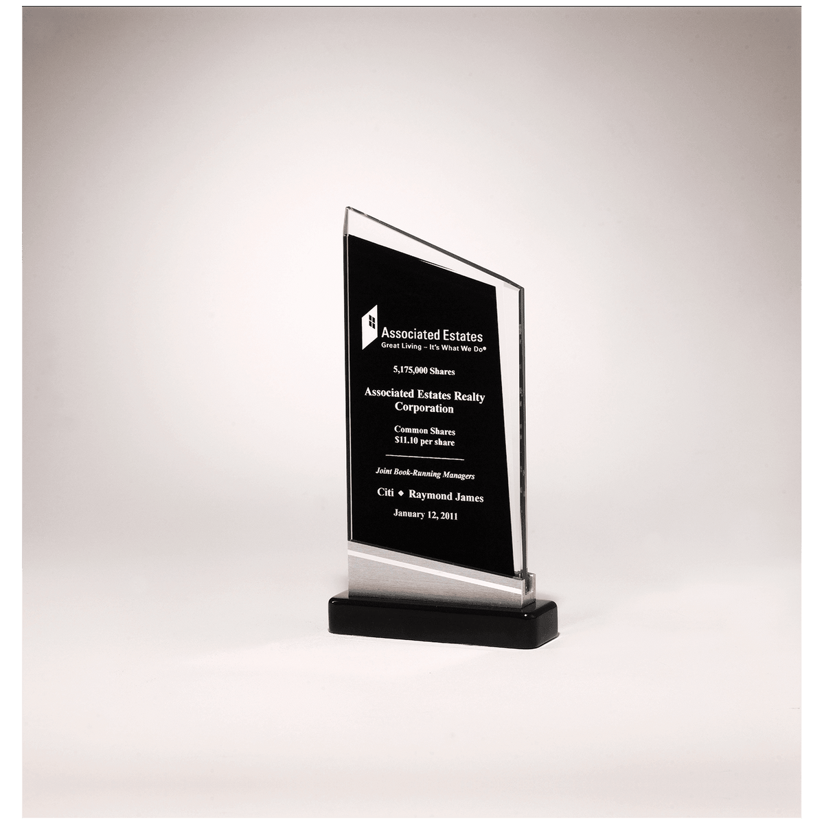 Zenith Series Glass Award, Black Piano Finish Base with Silver Aluminum Accent